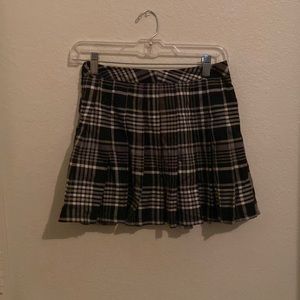 Pleated Skirt |